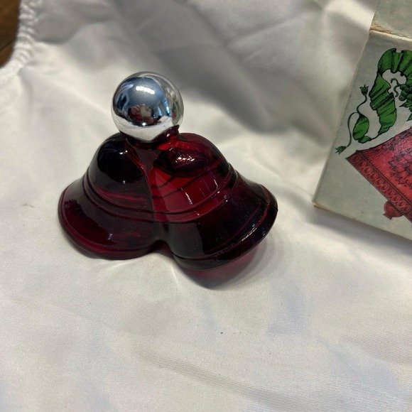 Vintage AVON CHRISTMAS BELLS Sweet Honesty Cologne Decanter & Original Box FULL - Picture 2 of 9